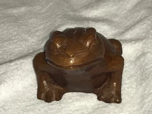 Red Mill Manufacturing Hand Crafted Frog Figurine- Wood Look - Vintage - Frog Or - Picture 1 of 8