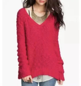 Free People Fuchsia Size M Shaggy Bear Textured Nubby Knit Sweater V Neck Cotton - Picture 1 of 9