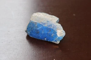 Kleiner hübscher Lapislazuli - Längsseite poliert - Bild 1 von 5