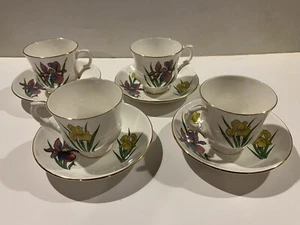 SET OF 4 STAFFORDSHIRE BONE CHINA IRIS PATTERN CUPS AND SAUCERS FREE SHIPPING - Picture 1 of 3