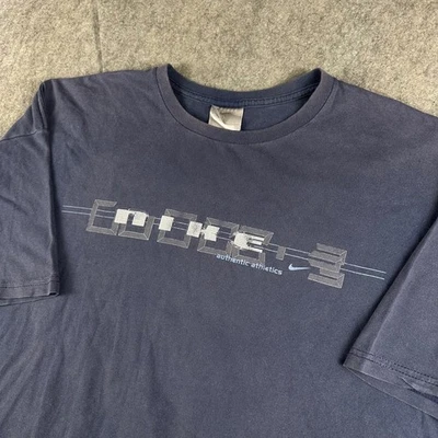 Camiseta Nike Y2K De Colección Para Hombres XL Azul Desteñido Gráfico Gris Etiqueta Mini Swoosh Logo Foto 1 de 4