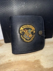 Harry Potter Vintage Bordado Hogwarts 24 CD Estuche Soporte Negro Imitación Cuero - Imagen 1 de 3