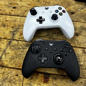 Xbox One Elite 2 Wireless Controllers - Black White Lot Joysticks - Picture 1 of 6
