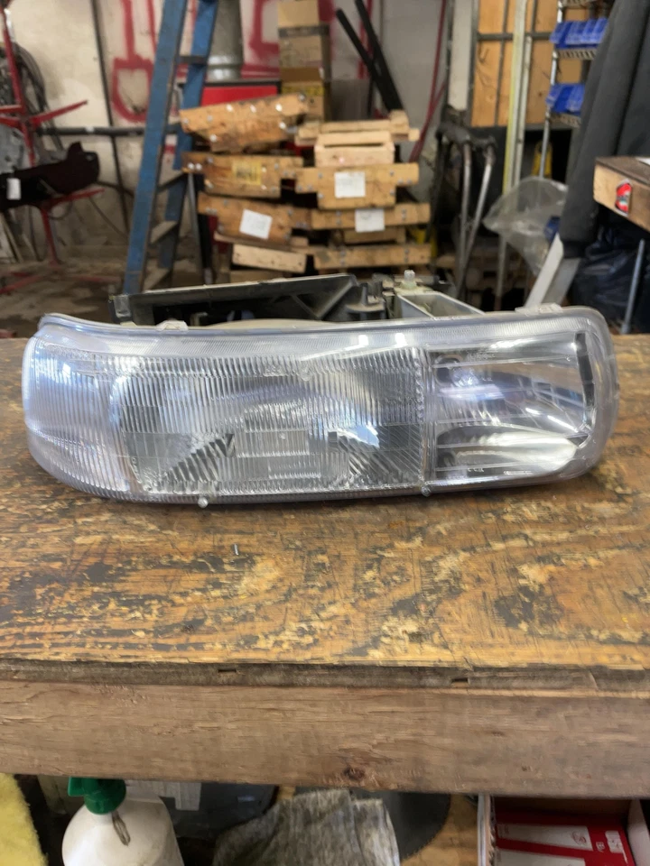 Faro Lámpara Lente SUBURBAN 1500 Pasajero 00 01 02 03 04 05 06 Foto 1 de 2