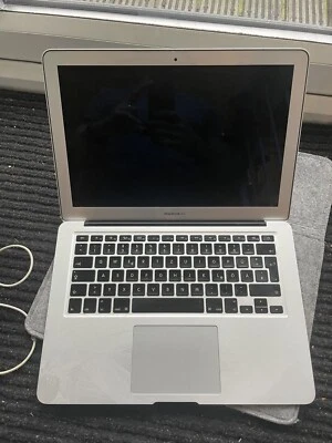 Apple MacBook Air A1369 1.7GHz i5, 4GB RAM, 128GB storage, 2011 - Image 1 of 4