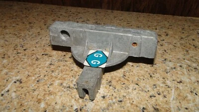 Soporte para letrero con nombre de calle retirado auténtico vintage soporte cruzado aluminio fundido GG Foto 1 de 4