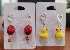 Rubber duckie and red/orange dangle earrings - Bild 1 von 4