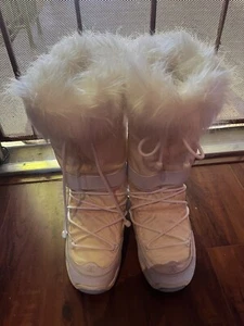 DC White Snow boots. Size M - Picture 1 of 5