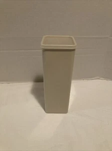 Vintage Tupperware Cheese/Cracker Keeper 1696-1 with Tray and Lid - Picture 1 of 4
