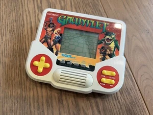 Sistema de consola portátil Gauntlet 1988 Tiger Electronics vintage probado funciona - Imagen 1 de 10