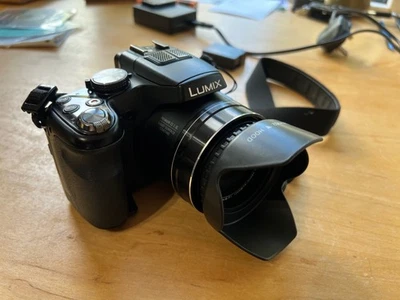 Cámara puente digital Panasonic Lumix DMC-FZ200 12,1 megapíxeles zoom 24x Foto 1 de 4