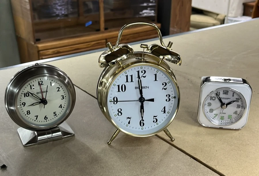 Westclox Big Ben Doble Campana Dorado Analógico Reloj Despertador Fuerte a6 bv Lote de 3 Foto 1 de 1