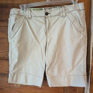 Maurices cremefarbene Bermudas mit Strukturstoff und Relaxed Fit - Bild 1 von 8