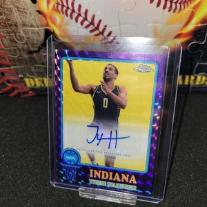 2024-25 Topps Chrome Tyrese Haliburton 1973 refractor geométrico púrpura automático - Imagen 1 de 2