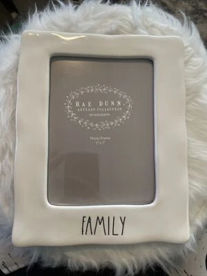 Marco de fotos de cerámica Rae Dunn colección artesanal de Magenta FAMILIA 5x7  Foto 1 de 4