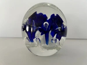 Pisapapeles de vidrio azul blanco Joe burbujas controladas por arroz flores - Imagen 1 de 4
