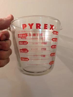 Pyrex 16 oz 1 pint 2 cup measuring cup red print vintage glass kitchen cookware - Image 1 of 3