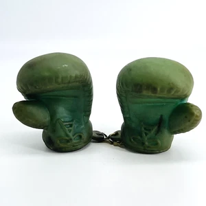 GUANTONI DA BOXE VINTAGE METÀ SECOLO GOMMA VERDE MINI NOVITÀ BAMBINO CIGOLIO GIOCATTOLO - Foto 1 di 10