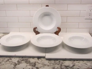 Set Of 4 Crate & Barrel Kathleen Wills STACCATO 9 1/4" Rim White Soup Bowls - Picture 1 of 8