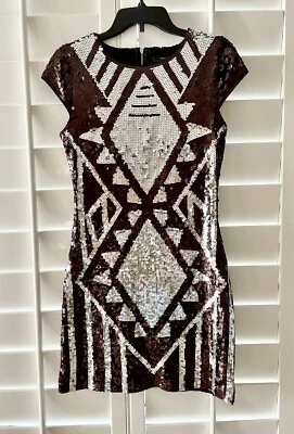 Vestido Corto Arden B Exclusivo Marrón Profundo Negro Plata Lentejuelas Pequeño Diseño Geométrico Foto 1 de 4