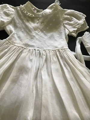 Vintage 1940’s Miss Quality Girls Off White Organza Dress Lined Size 5/6. - Image 1 of 4