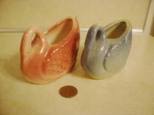 Vintage Set 2 Mini Swan Pottery Planters Mid Century Soft Red/Blue fr Succulents - Imagen 1 de 6