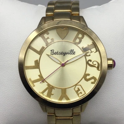 Reloj Betseyville by Betsey Johnson Mujer 40mm Tono Dorado Batería Nueva 7.25" Foto 1 de 4