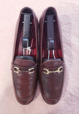 Mocasines Salvatore Ferragamo para mujer de tacón pequeño con hebilla marrón con broca de caballo 8,5AA Foto 1 de 4