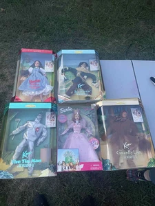 Barbie Wizard Of Oz 5 DOLL SET Complete (Scare Crow, Dorthy, Glinda, Etc) - Picture 1 of 1