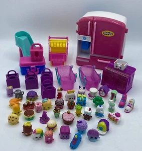 Lote Shopkins Incluye Refrigerador 39 Figuras Cestas Zapato Slide Carro de Compras - Imagen 1 de 9