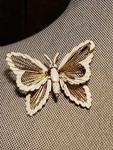 Signed MONET Vintage BUTTERFLY BROOCH Pin Wire Wings Costume Jewelry - Picture 1 of 3
