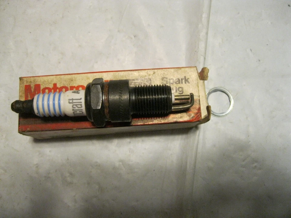 Spark Plug-Suppressor Plug Motorcraft AGS44 Foto 1 de 4