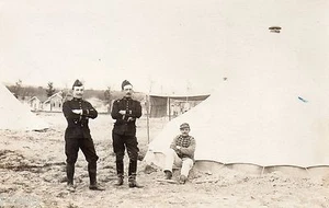DA596 Vintage Foto Postkarte RPPC Militär Lager Zelt Uniform - Bild 1 von 1