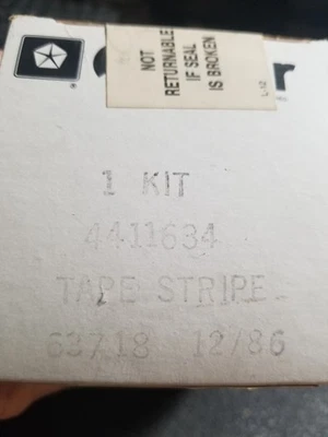 OEM Mopr 4411634 RH Stripe Kit 1986-87 Dodge 600 Foto 1 de 4