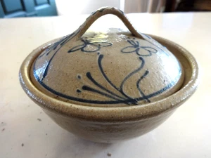 CORNISH HILL POTTERY SIGNED GOGI COVERED BOWL STONEWARE HAND MADE NH USA AS IS - Picture 1 of 18