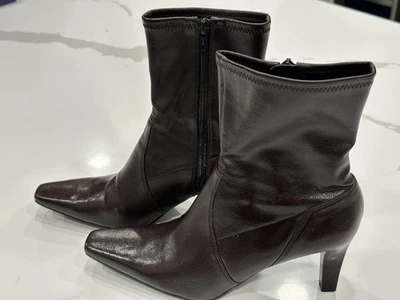 Bota Enzo Angiolini Steffene Marrón Oscuro Talla 7.5 Mediana Foto 1 de 4