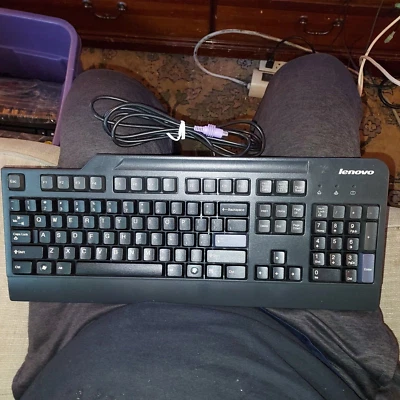 LENOVO KB-0225 PS/2 KEYBOARD, BLACK, LOOKS UNUSED. - Image 1 of 4