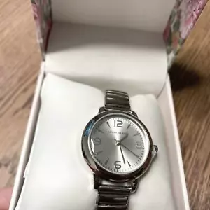Laura Ashley Silver Women's Round Case Expandable Stainless Steel Bracelet Watch - Picture 1 of 2