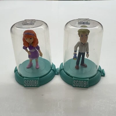 SCOOB Scooby Doo Domez Minis Paquete Conjunto de 2 Juguetes Daphne y Fred Pareja Foto 1 de 4