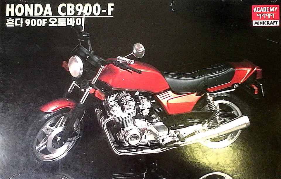 ACADEMY KIT IN PLASTICA 1:8 MOTO HONDA CB900 - F   SUPER DELUXE  ART 1546 - Immagine 1 di 1