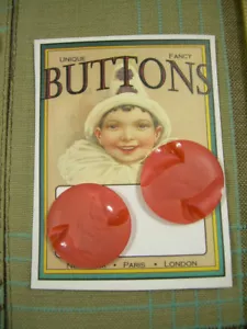 2 Cappotto fantasia ROSSO perla lucentezza taglio design VINTAGE BOTTONI * cucito a mano su CARTA ARTE - Foto 1 di 7