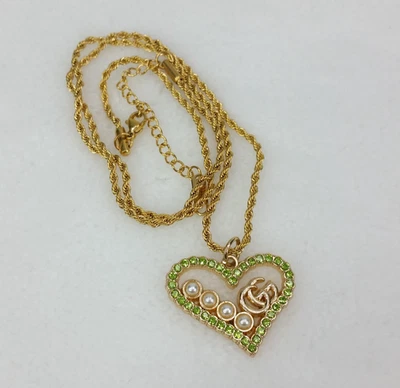 Collar con cadena de oro de 18 quilates reciclado Gucci cremallera tirar encanto pedrería verde corazón Foto 1 de 4