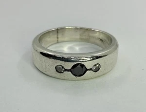 ANELLO UOMO STERLING CON 2 DIAMANTI BIANCHI E 1 NERO MISURA - 11 (S1021) - Foto 1 di 10
