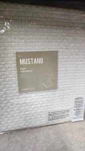 MADURA „Mustang“ Kuscheldecke – gebrochenes Weiß (Off-White), 140 × 140 cm - Bild 1 von 3