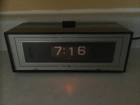 Vintage General Electric Flip Alarm Clock Lighted Dial GE Model 492E Tested Cover