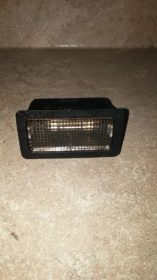 98-03 MERCEDES BENZ ML320 ML430 REAR GATE INTERIOR LIGHT - Image 1 of 1