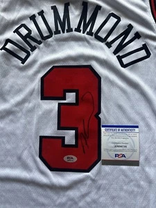 Camiseta deportiva blanca autografiada por Andre Drummond de los Chicago Bulls con certificado de autenticidad PSA AM56734 - Imagen 1 de 4
