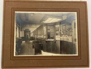 Banco de fotografía de tono sepia vintage (o antiguo) de la era Art Deco vestíbulo enmarañado - Imagen 1 de 4