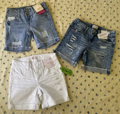 Tres pares de pantalones cortos de mezclilla SO Kohls para niñas talla 8 *NUEVO* 2 azules 1 blancos Foto 1 de 4