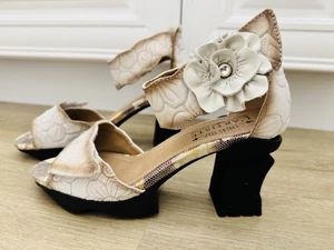 L’Artiste Spring Steps Supercool Leather Heels Sandals white Size 40 or 9.5 New - Picture 1 of 12